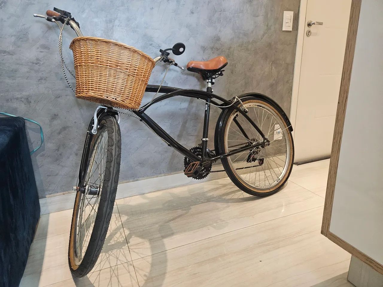 Bicicleta Retrô com cesta de vime - Foto 5