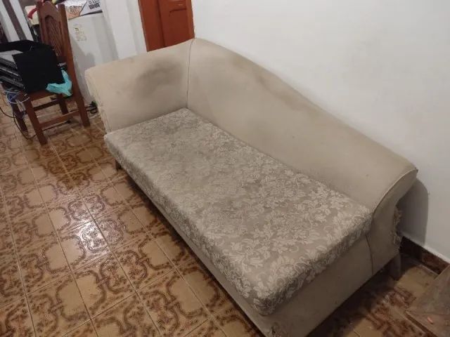 [DOAÇAO] Diva com mancha e desgaste de unha de gato
