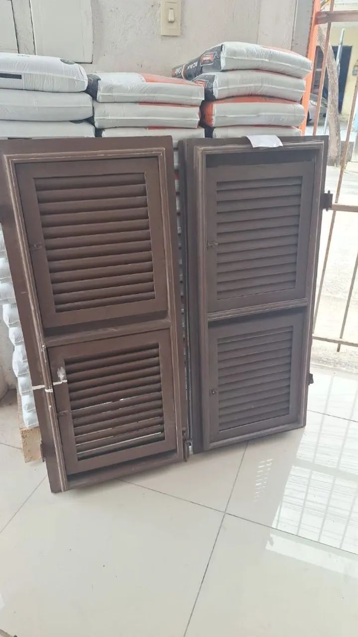 Janela basculante muiracatiara (usada)