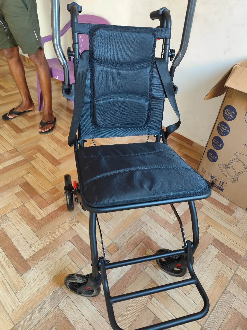 Cadeira de Rodas Dobrável - Conforto e Praticidade
