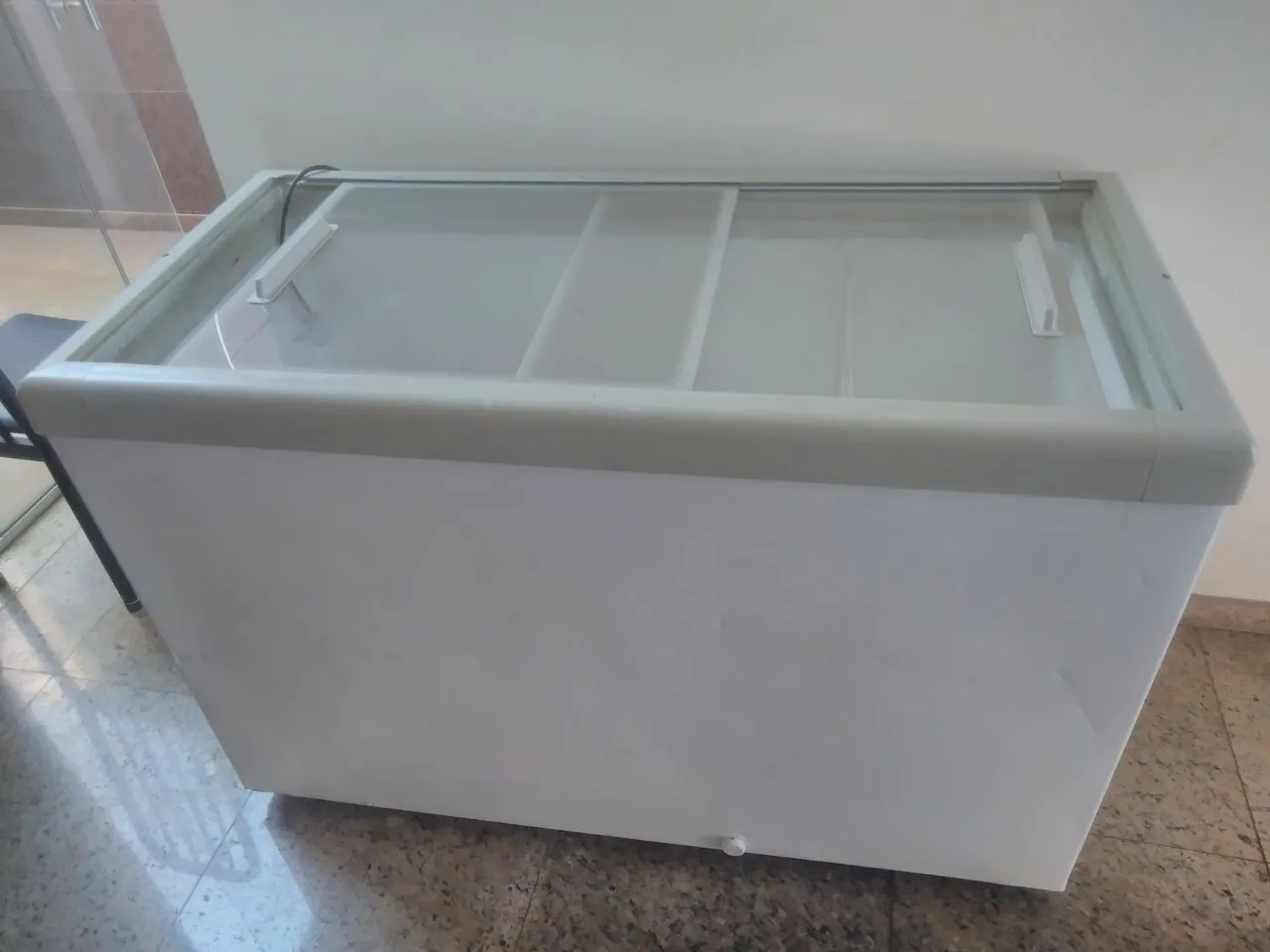 Freezer Horizontal com Tampa de Vidro