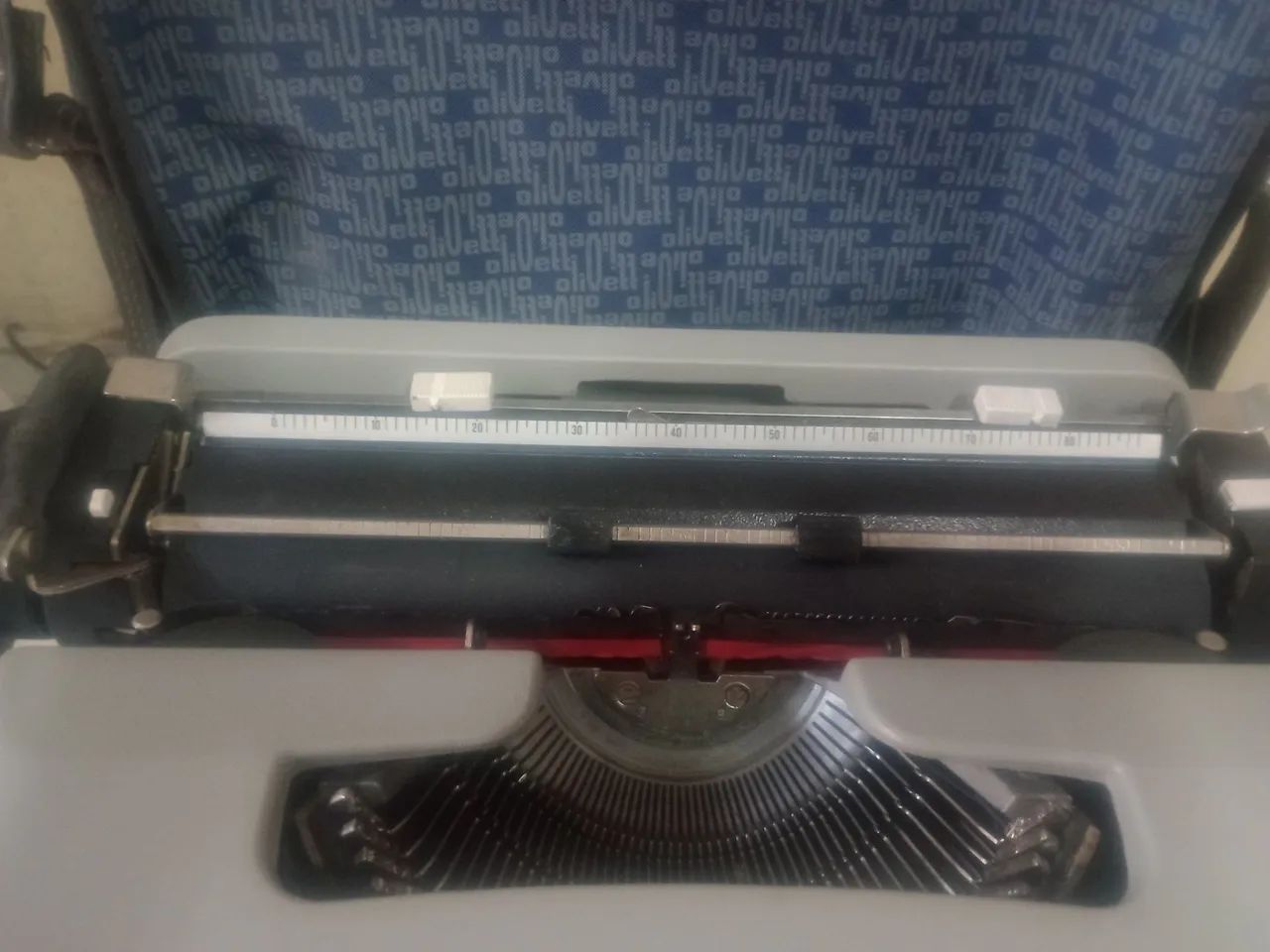 Máquina de escrever antiga olivette college - Foto 4