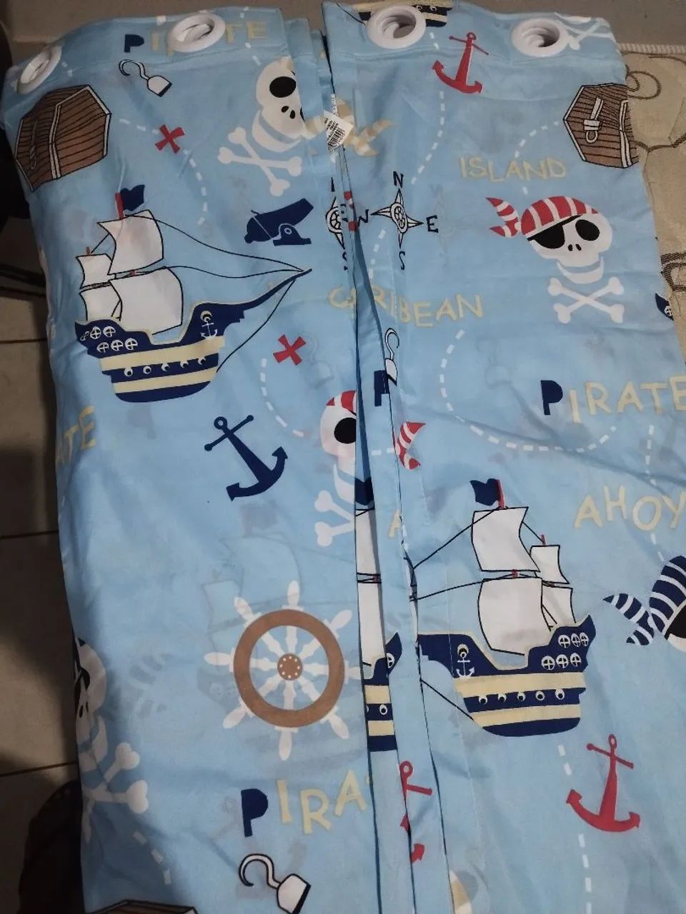 Cortinas para quarto infantil - tema pirata 30 reais 