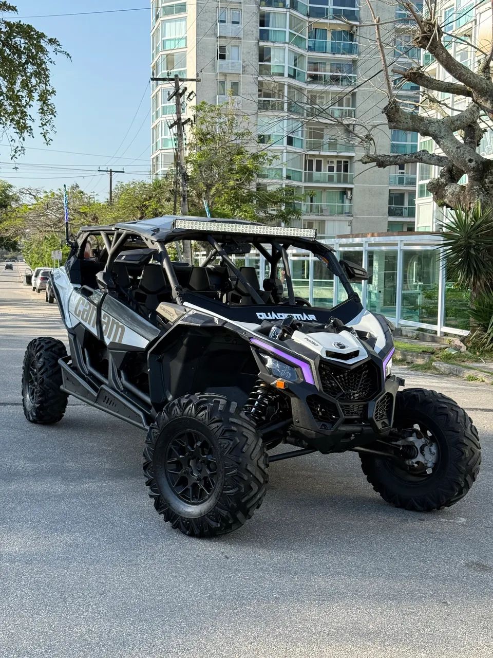 UTV Can Am Maverick X3 Max 2023 4 lugares 2mil km apenas 