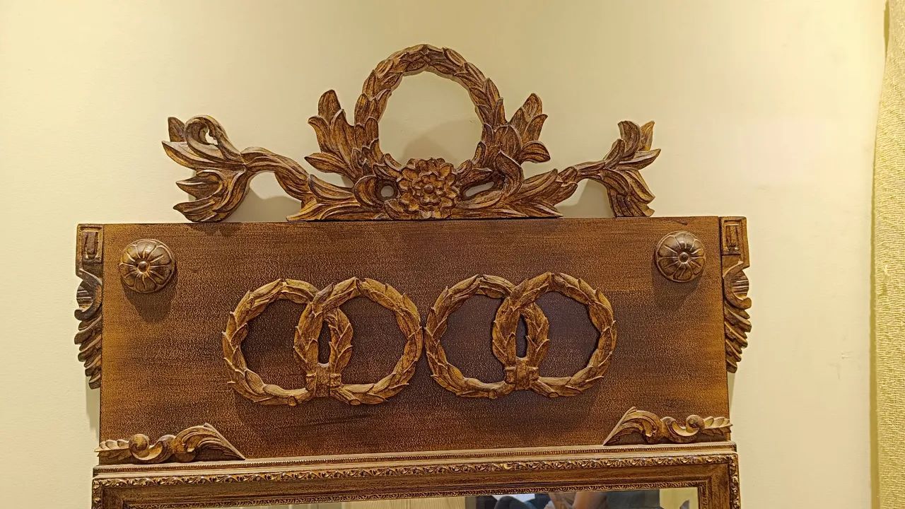 Espelho Decorativo de Madeira com Detalhes Rústicos