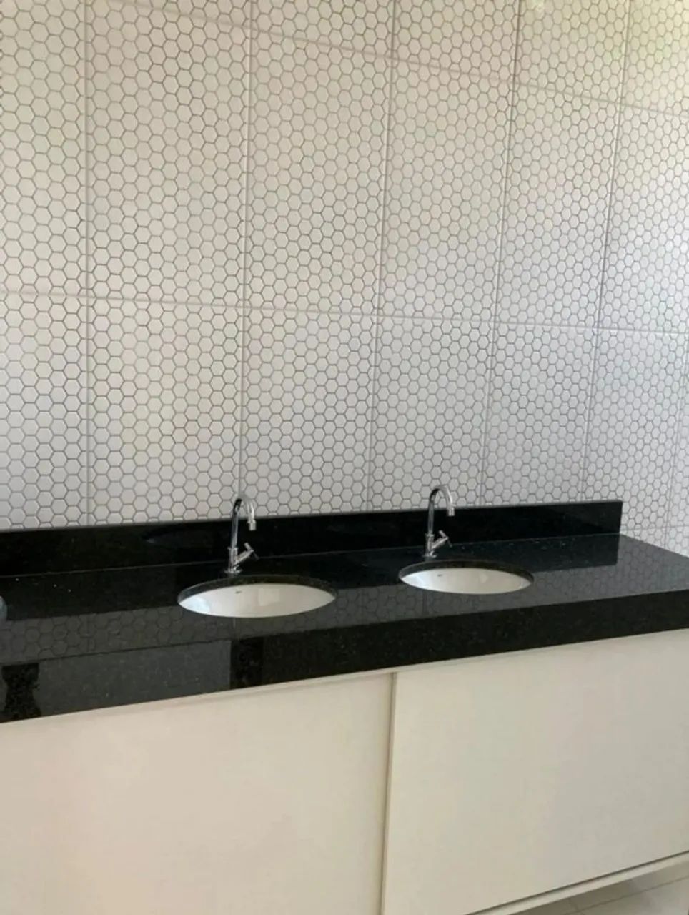 ALUGO / CASA DUPLEX COM EDÍCULA/ PARQUE 10. - Foto 4