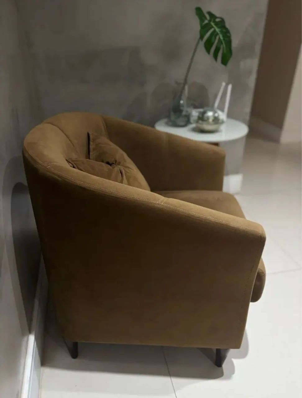 Poltrona Marrom em Suede  - Foto 2