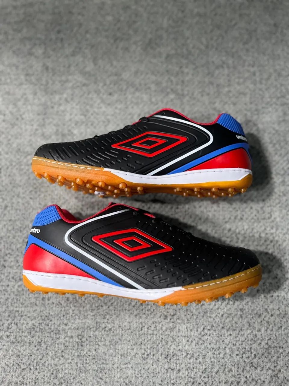 Chuteira Umbro Society - Conforto e Desempenho! - Foto 3