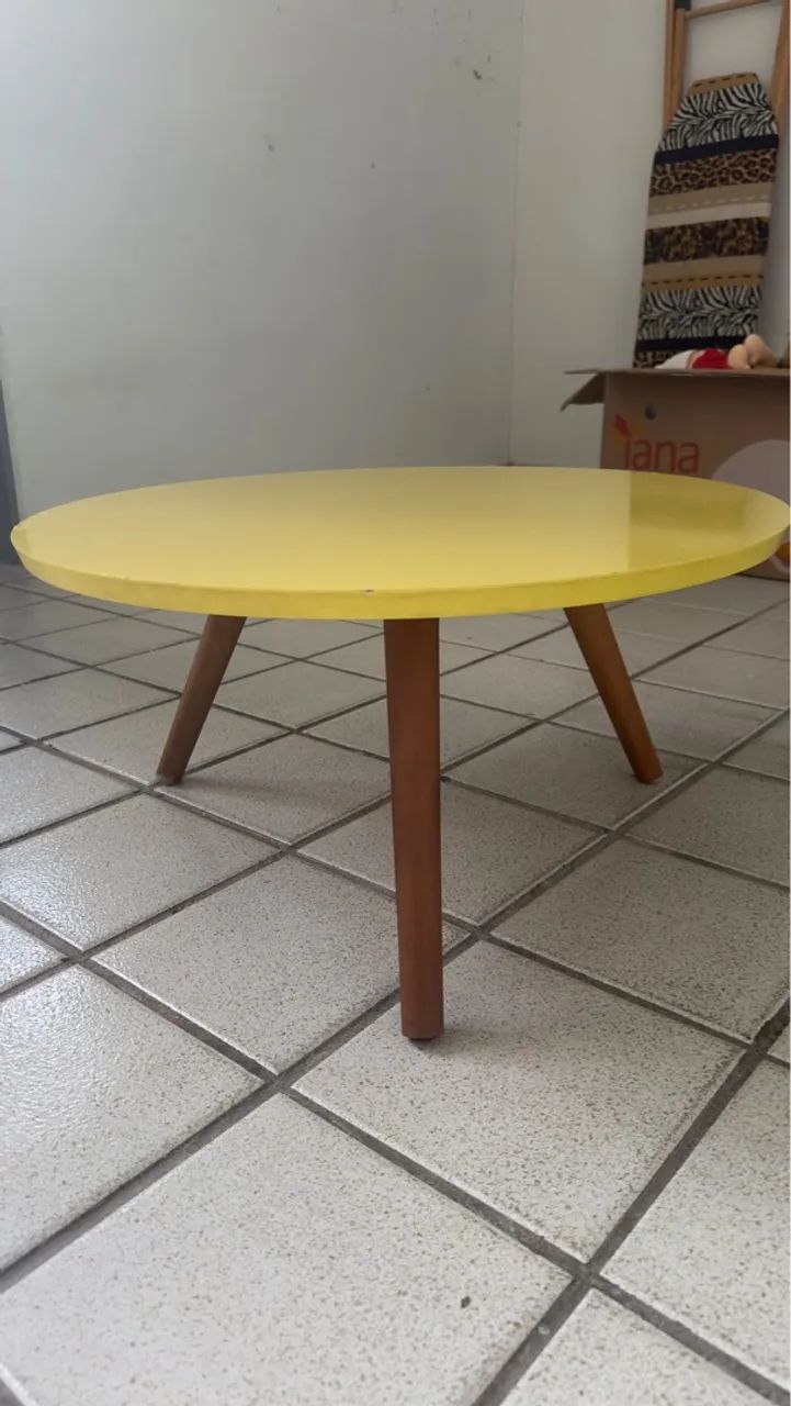 Mesa de Centro Redonda Amarela