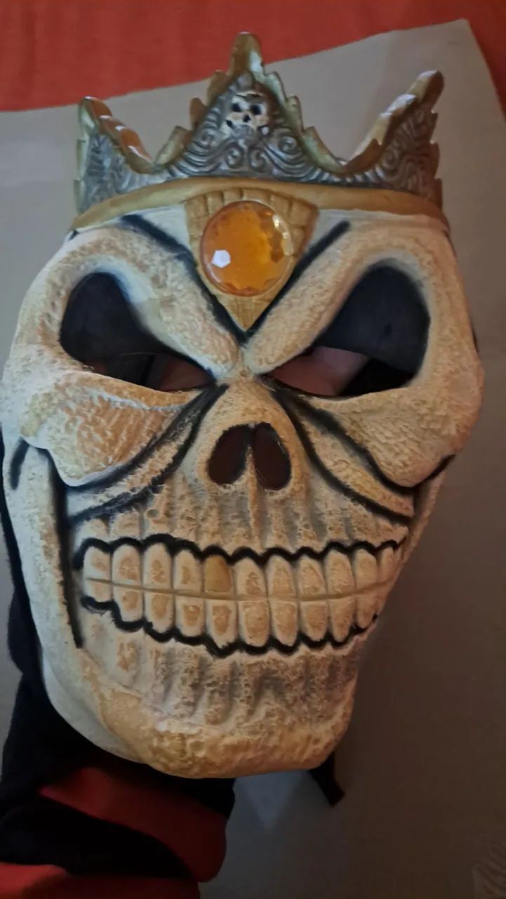 Máscara de caveira com coroa para fantasia - Foto 5