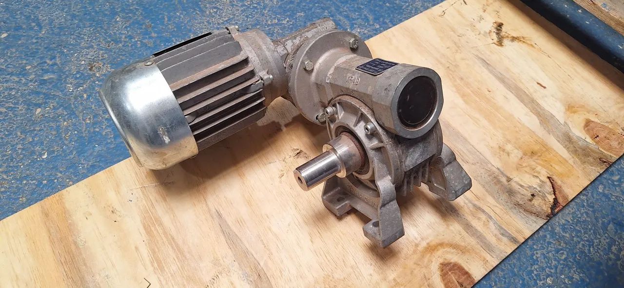 Motoredutor trifásico 0.12 cv redução 1/240. Rotação final: 7. - Foto 4