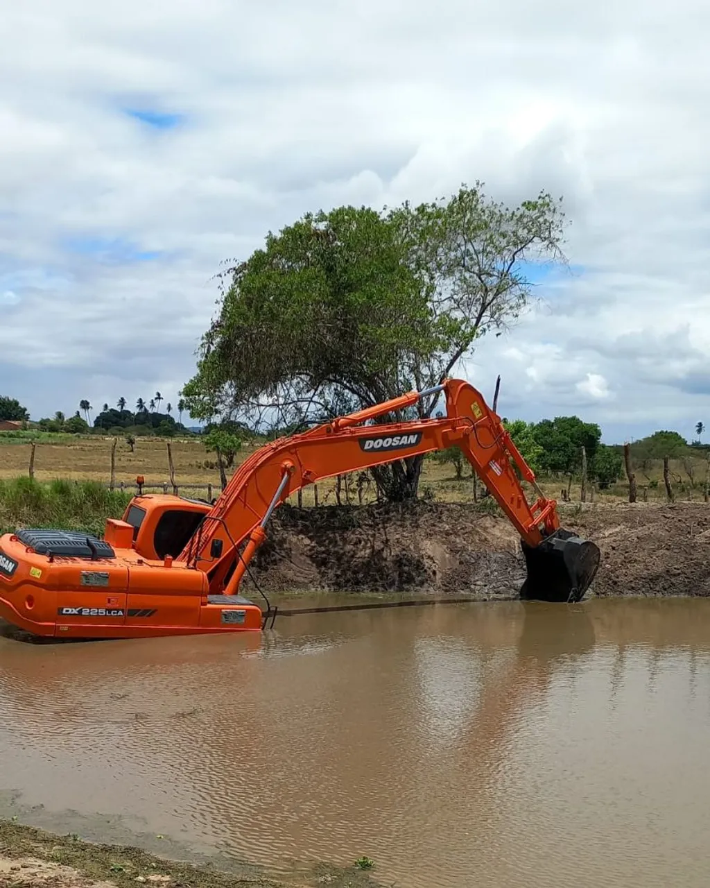 Escavadeira Doosan DX225LCA