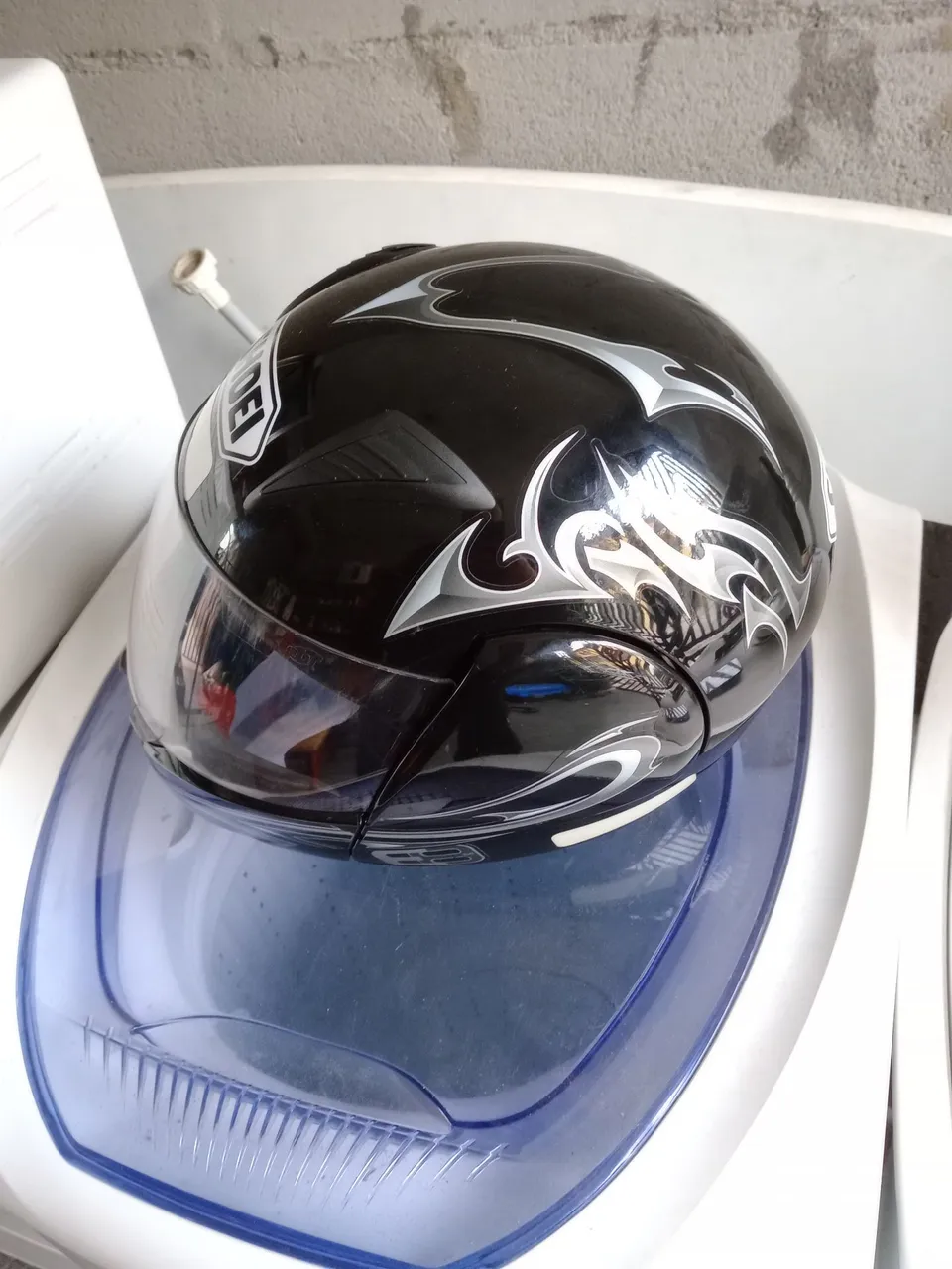 Capacete Preto com Detalhes Prata