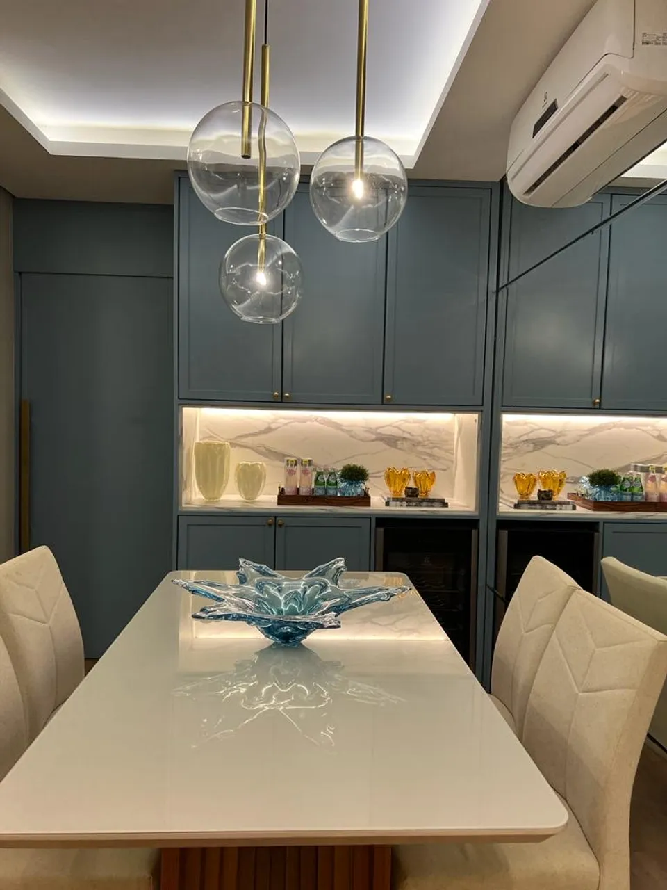 Alugo Apartamento totalmente mobiliado com 3 quartos e área garden