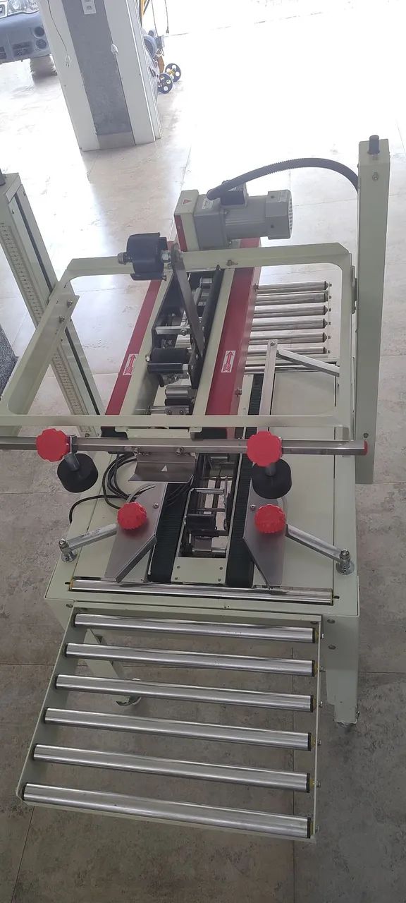 Fechadora de caixas semi automática 