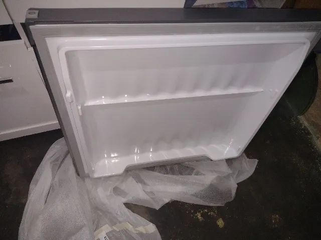 Tampa  do freezer da Eletrolux im8s nova na caixa  - Foto 5