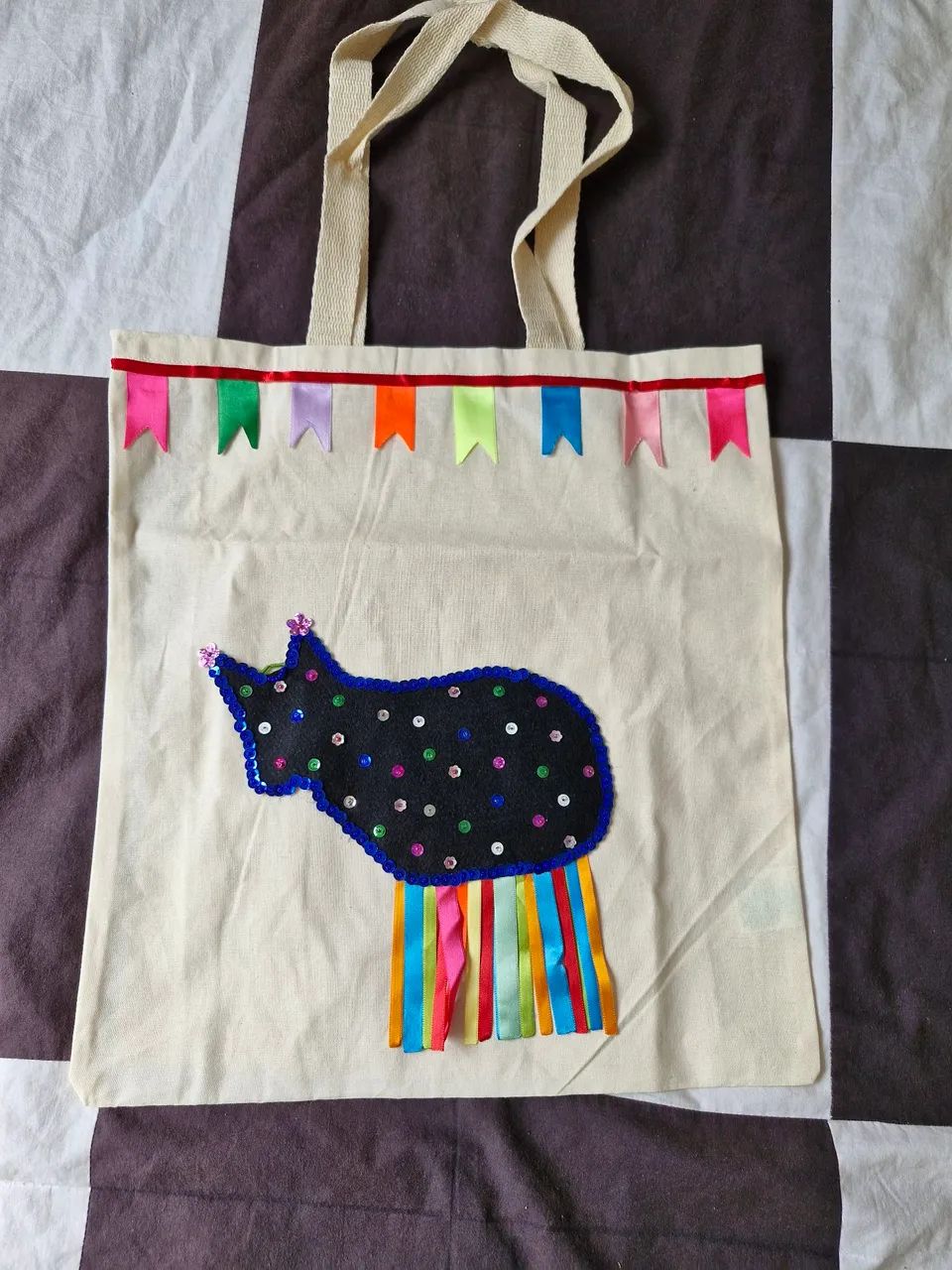 Bolsa ecobag Artesanal Decorada com apliques,bordadas e Fitas - Foto 2