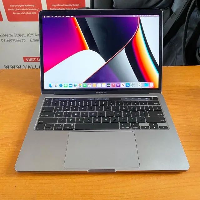 Macbook Pro Apple 2022 M2 13 Polegadas 8 Gb Ram 256 G - Notebooks