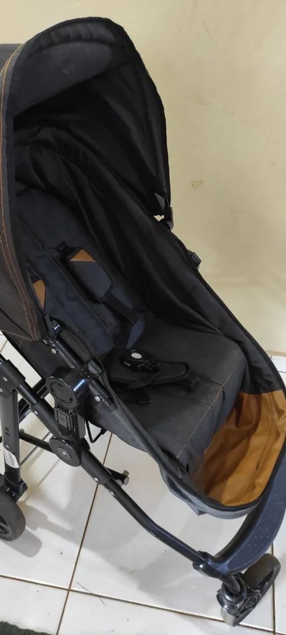 Carrinho de Bebê Compacto e Confortável