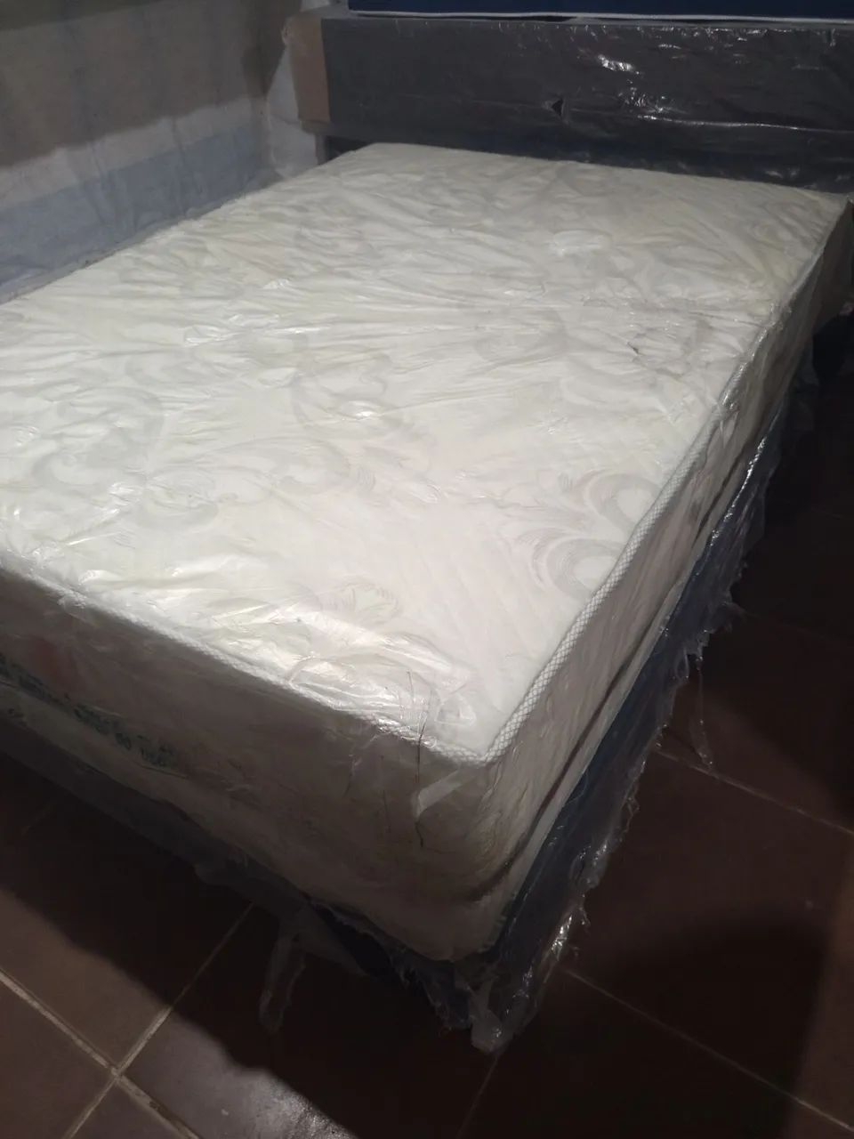 Vendo cama box king Queen e Casal padrão  - Foto 2
