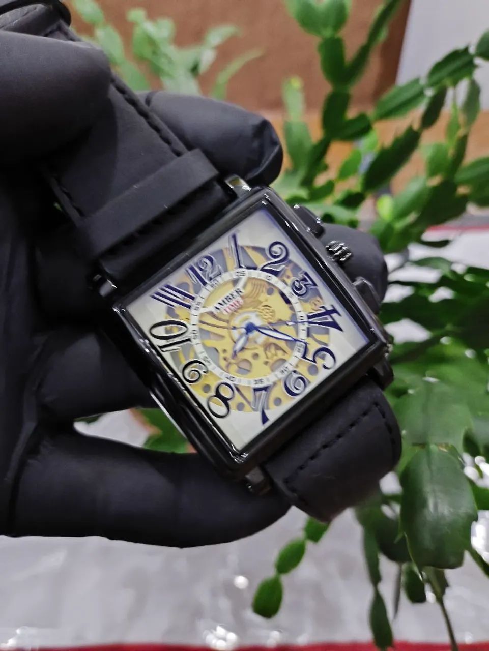 Relógio Amber Time - Design Elegante e Sofisticado
