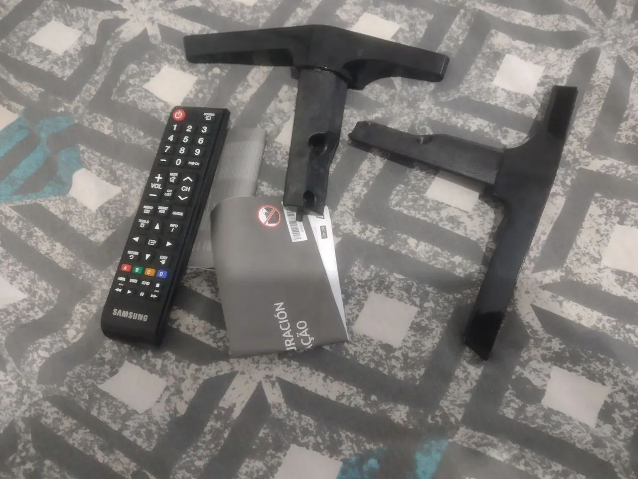 Vendo uma tv smart 40 polegadas da Samsung wi-fi Netflix YouTube pezinho controle