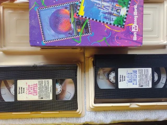 Disney Um dia em Magic Kingdom e Epicot Center Box  2 Fitas VHS Importado 1991 - Foto 3