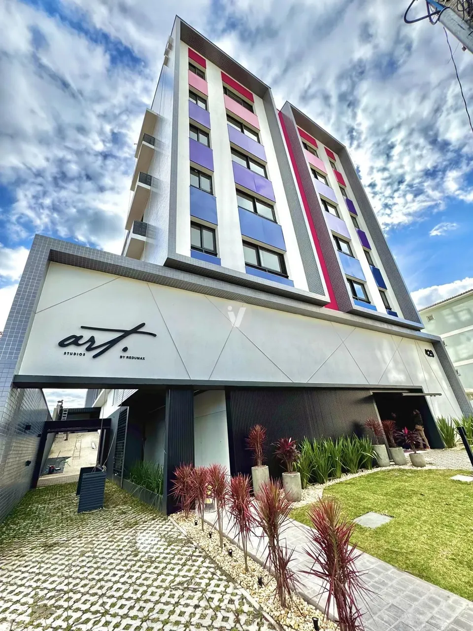 Apartamento 2 dormitórios 100% mobiliado, com garagem, pertinho da UFSM!