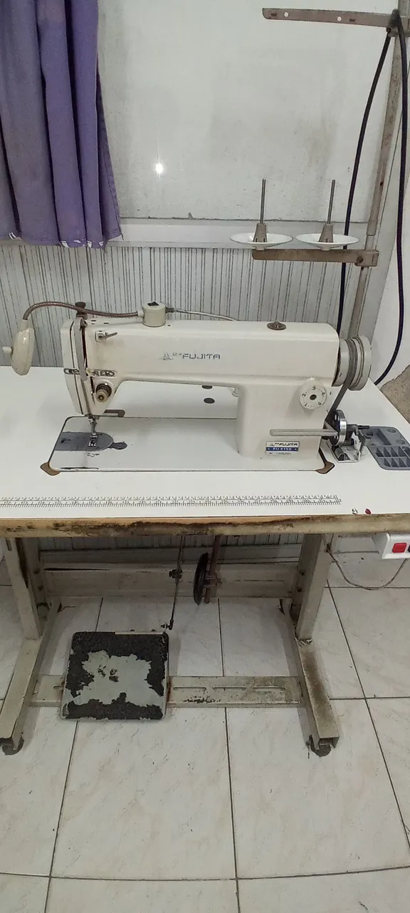 Máquina de Costura reta Industrial Fujita