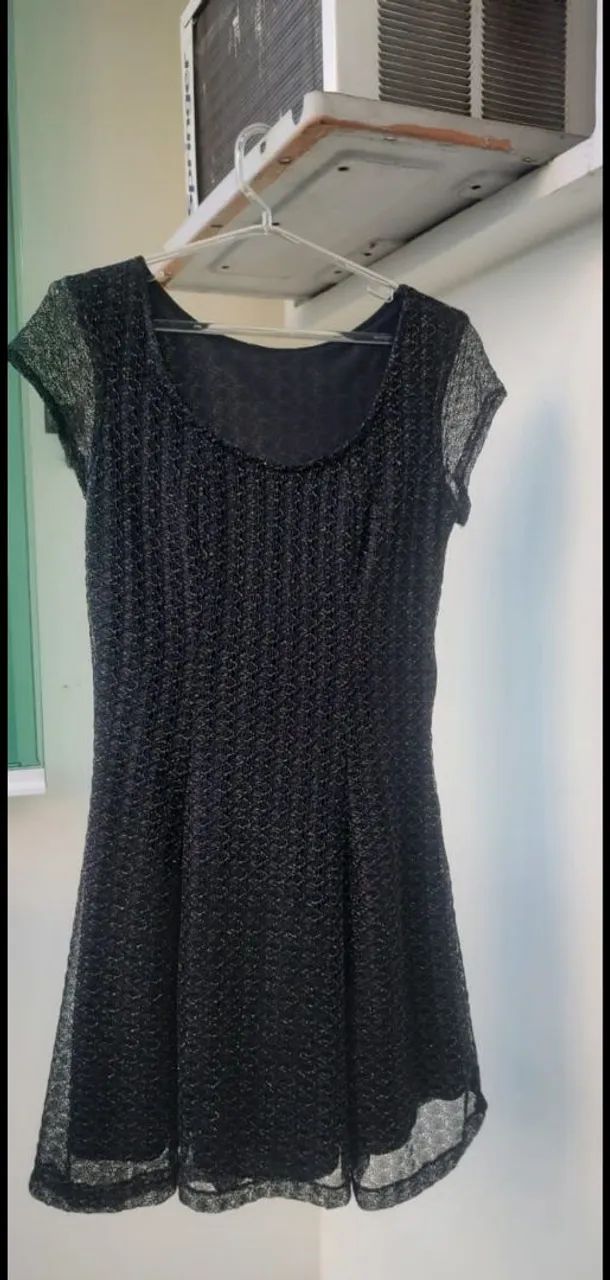 Vestido Preto em Renda com Fios Dourado - Foto 3