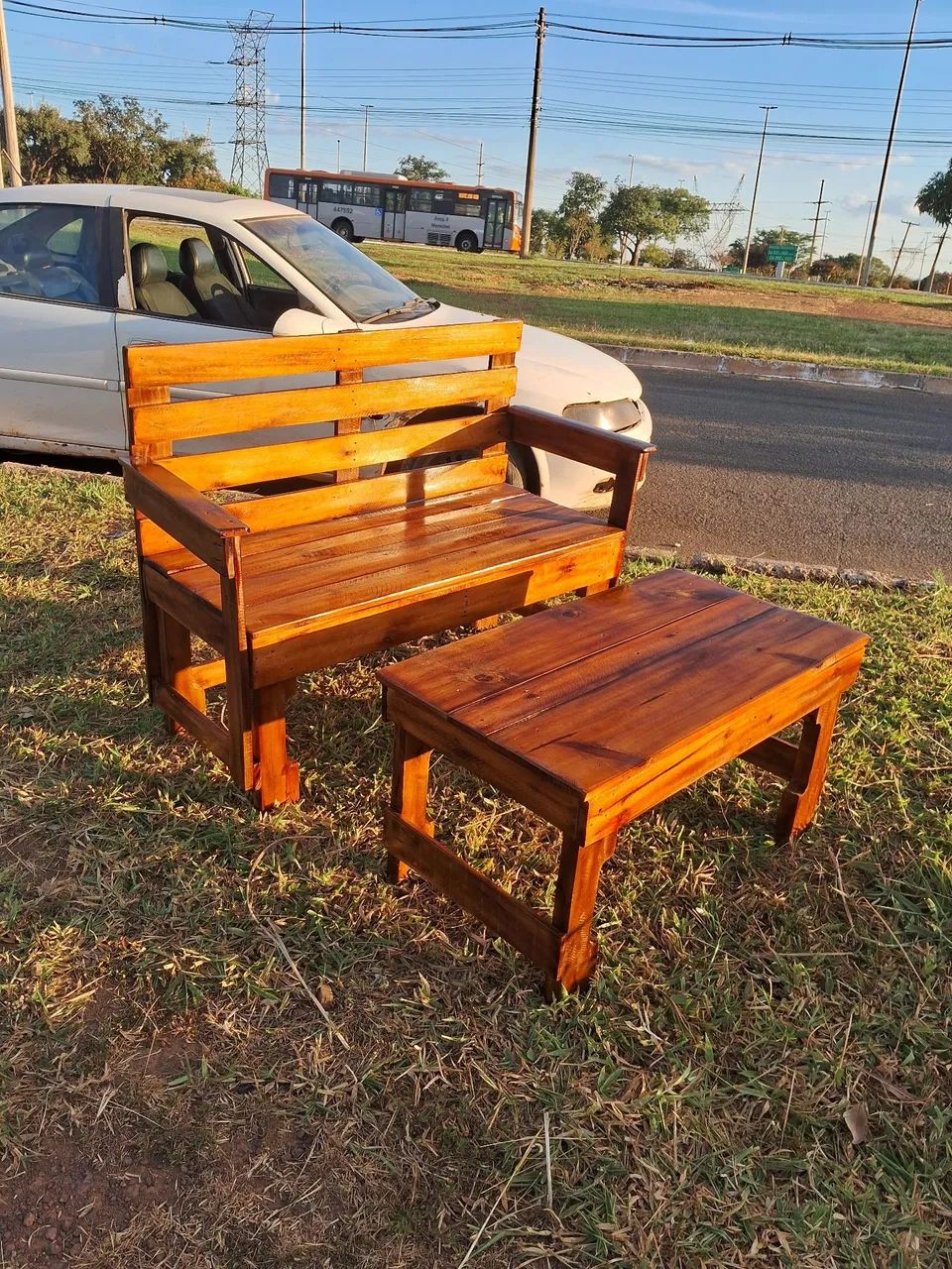 Dating bench made from pallets463757490972282880