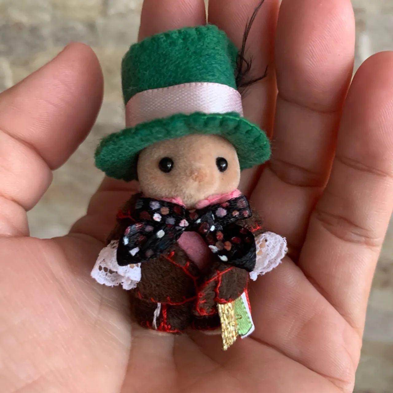 Roupinha Chapeleiro Maluco Sylvanian Families  - Foto 5
