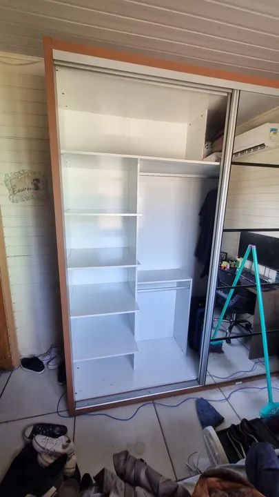 Roupeiro duas portas de correr com espelho  - Foto 2