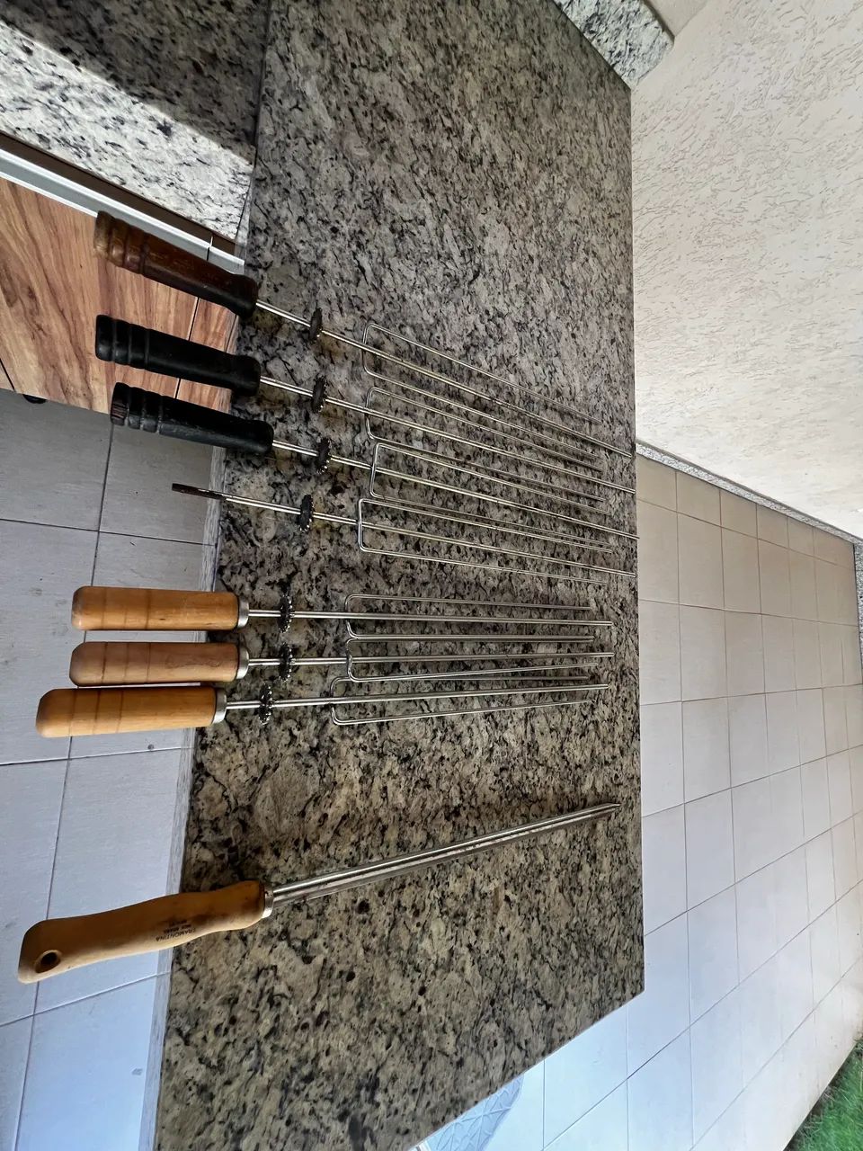 Rotating trident skewers for grill64294488575363121