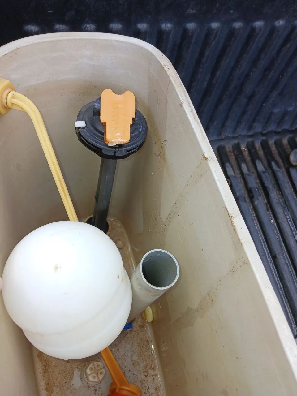 Caixa de descarga para vaso sanitário - Usada