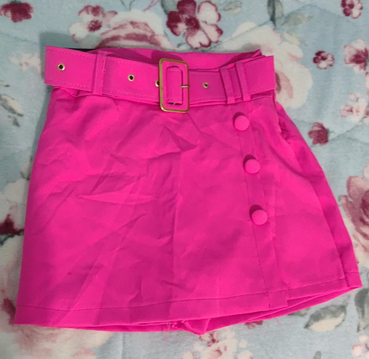 Saia Shorts Rosa com Cinto e Botões