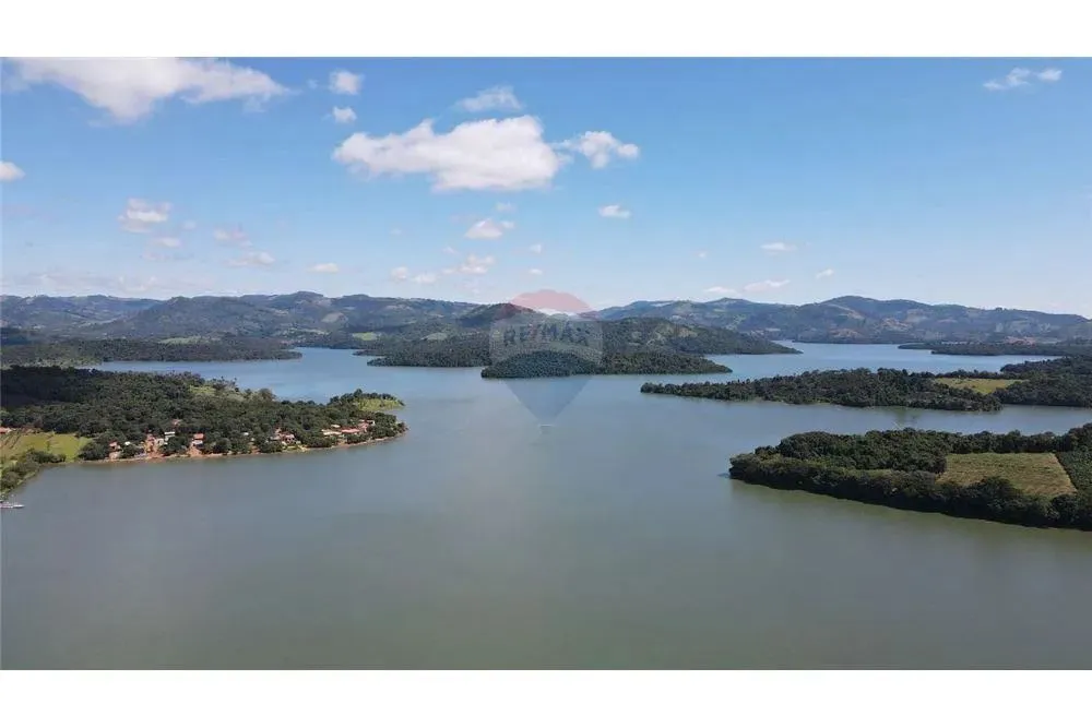 * Sítio Lagoa Santa* Localização: Zona rural de Caconde - SP Tamanho: 48,40 hectares Valor
