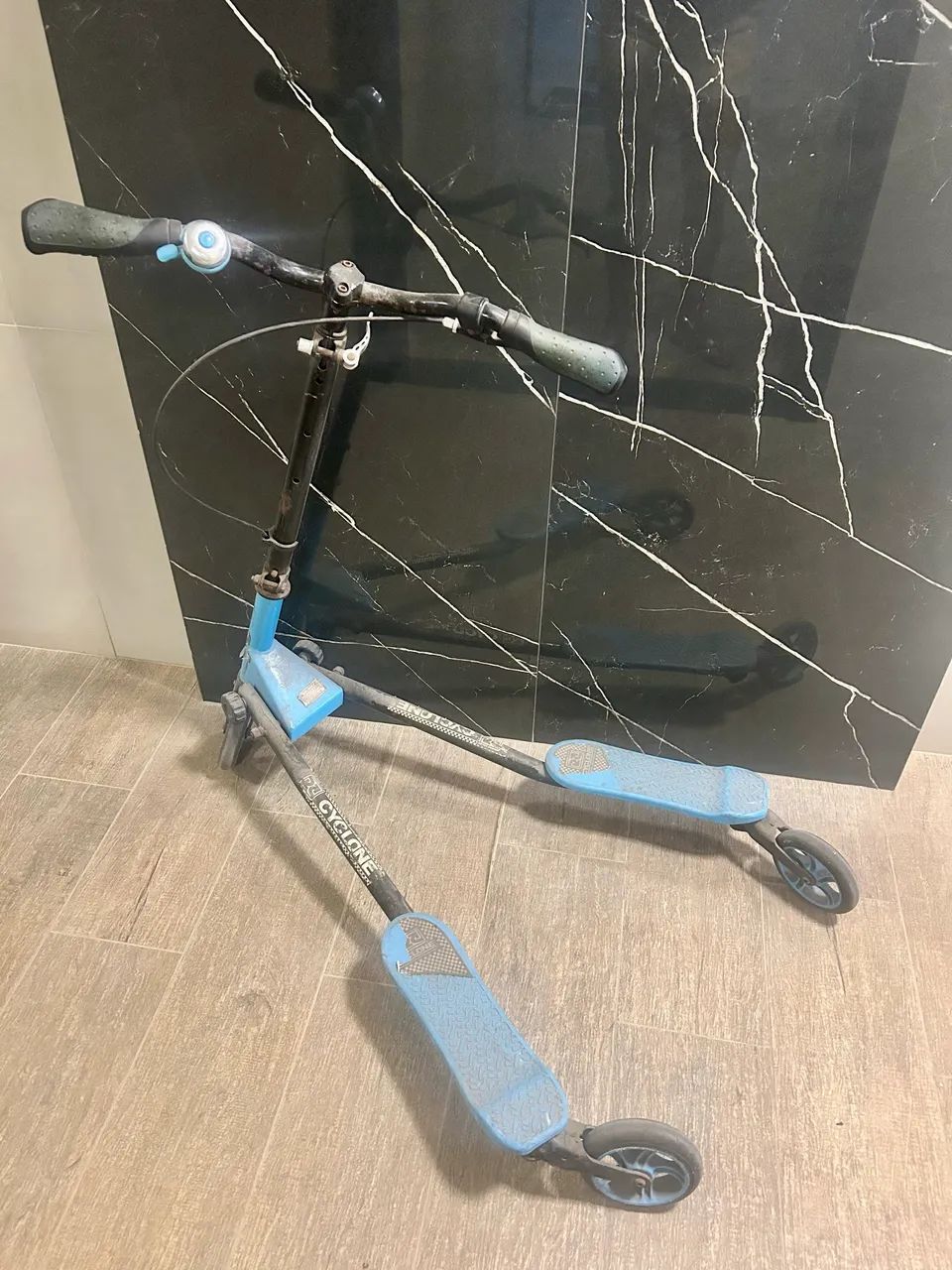 Patinete - Três Rodas Cyclone