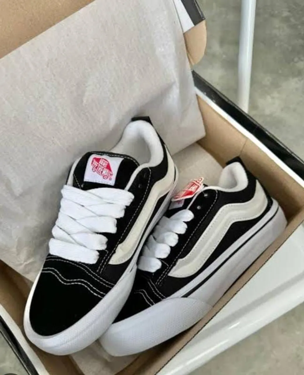 Tênis Vans Old Skool Preto e Branco - Novo