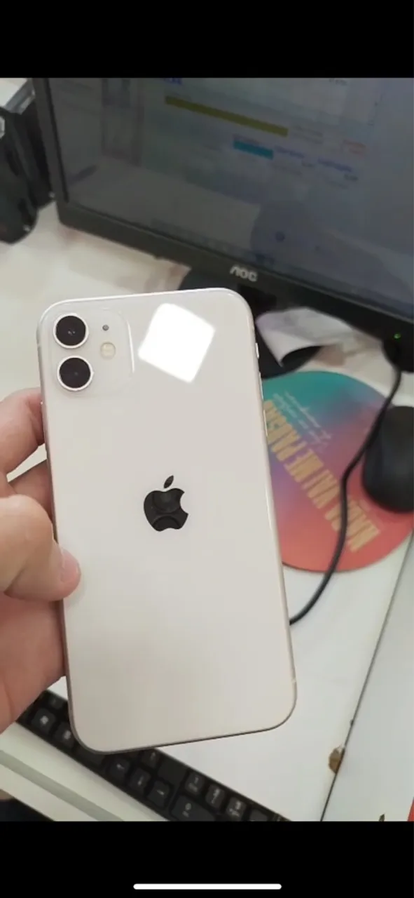 Vende se iPhone 11 sem marca de uso em ótimo estado sem defeito algum!