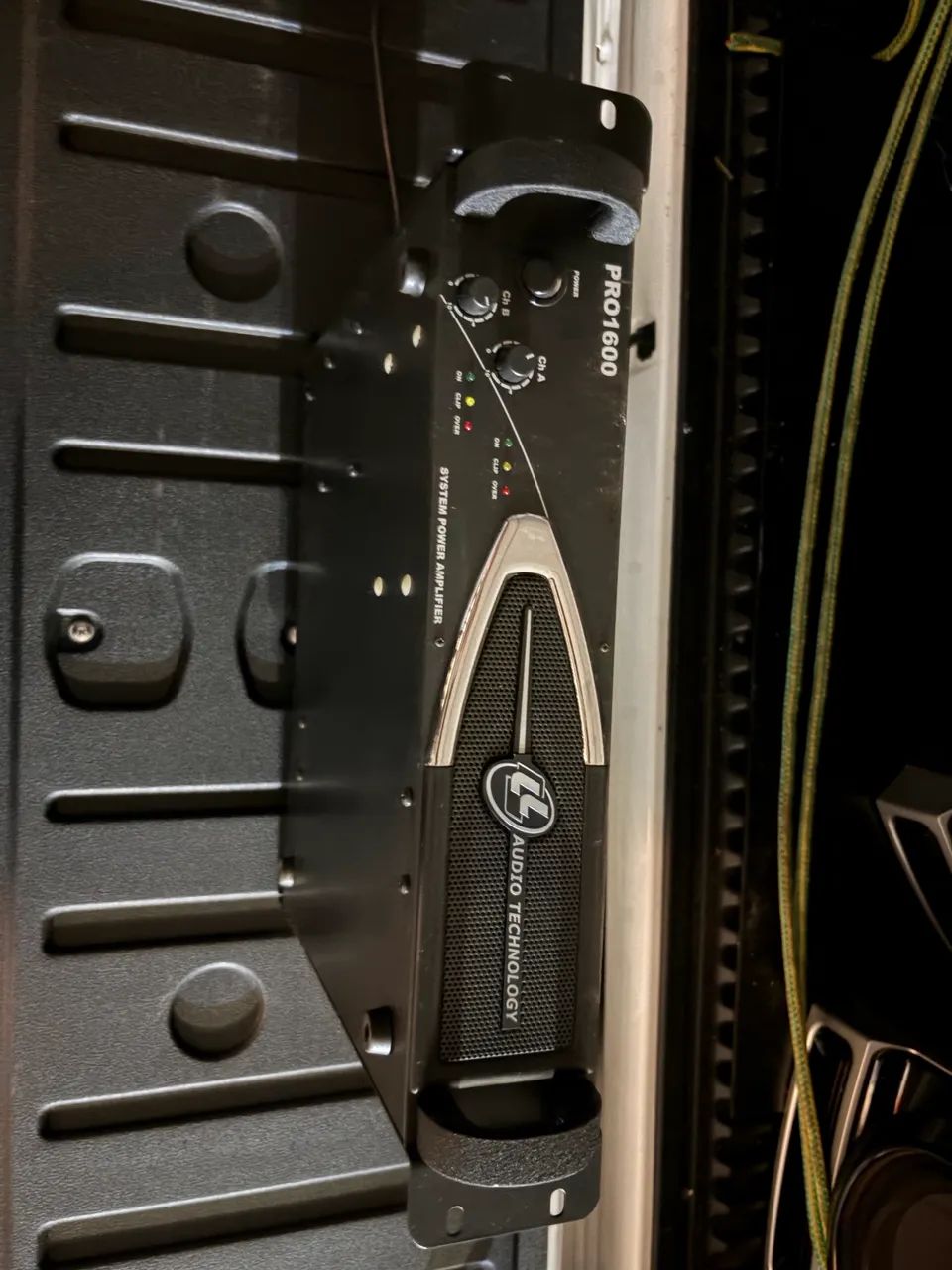 Amplificador PRO 1600 LI 400wrms