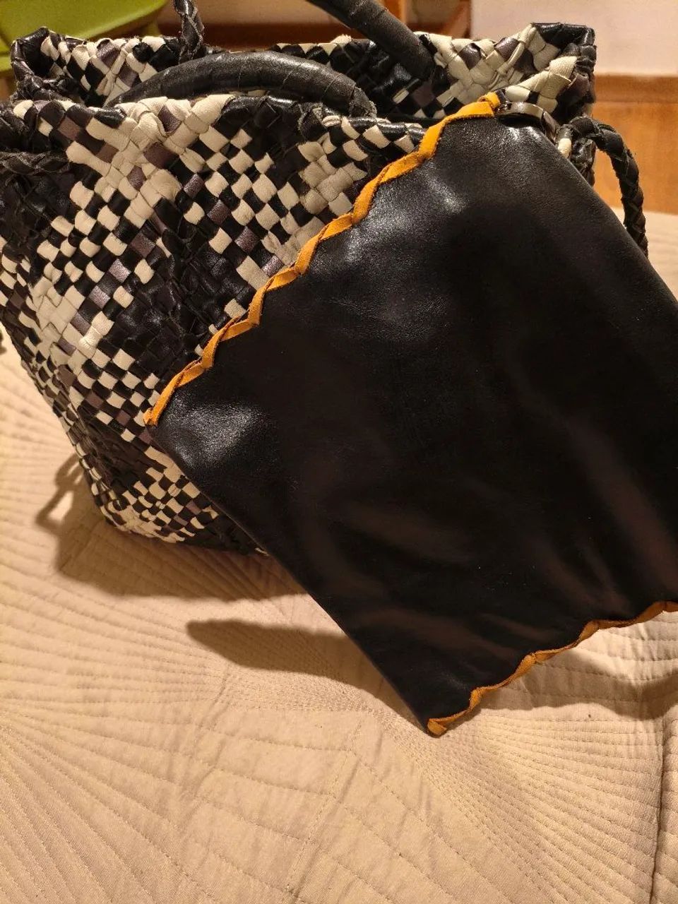 Bolsa Paula Ferber preta e branca - Foto 2