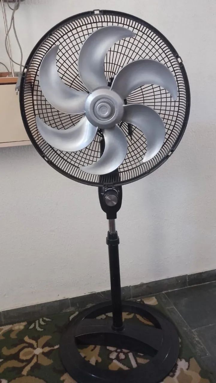 Ventilador sem a tela da frente, porém conservado! 