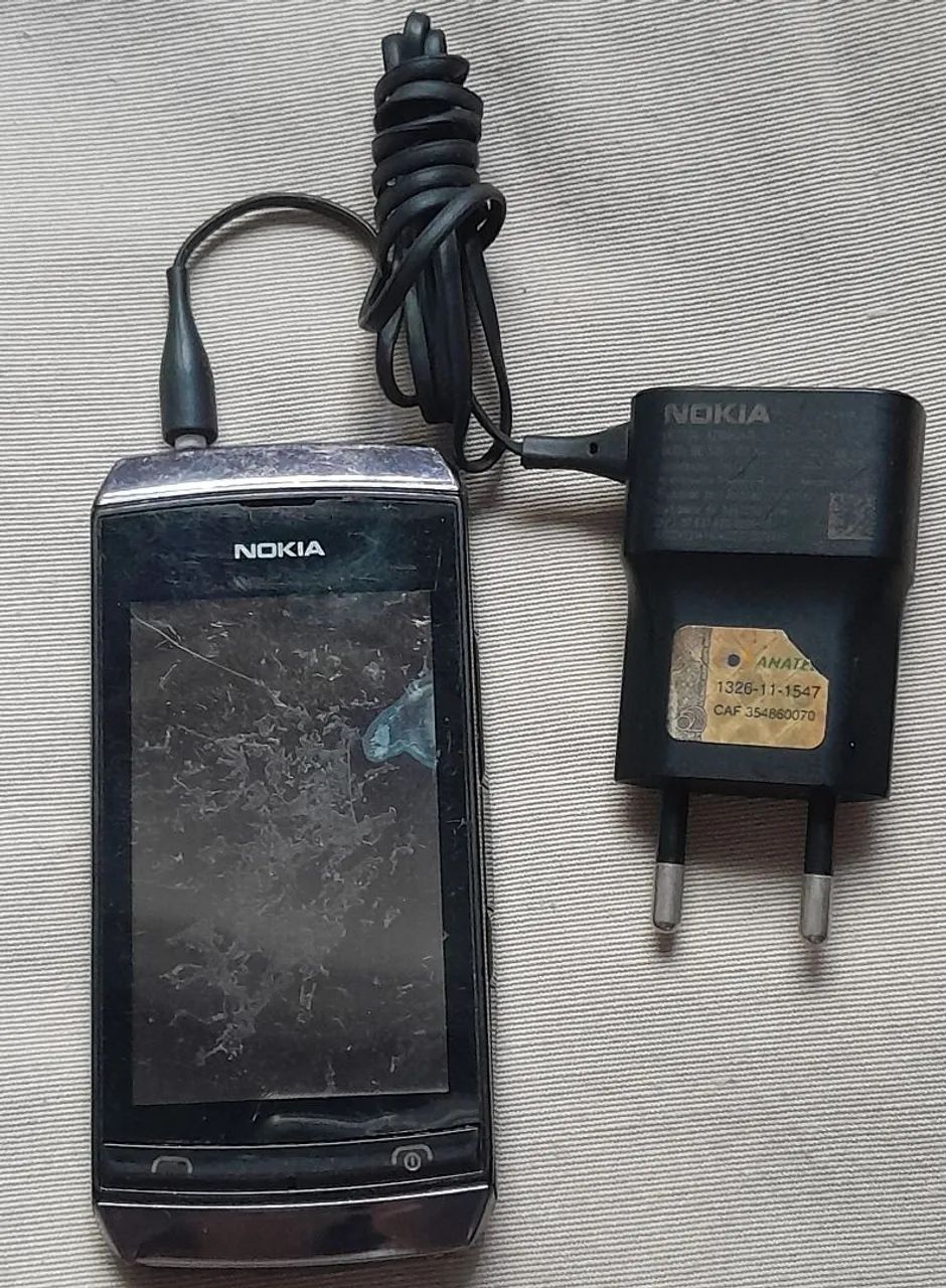 Celular Nokia com defeito 