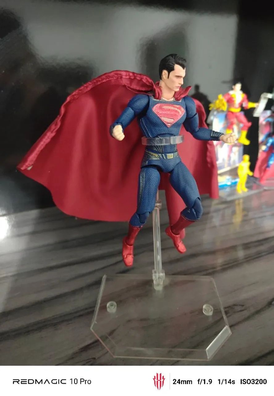 Superman modelo mafex bot - Foto 2