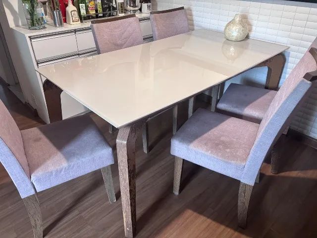 Mesa com 6 cadeiras