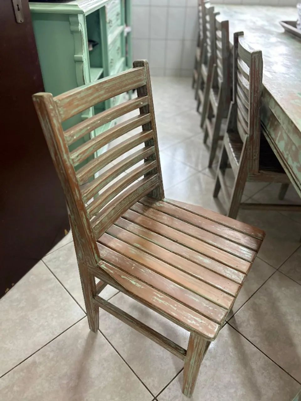 Mesa rústica com 10 cadeiras - Foto 5