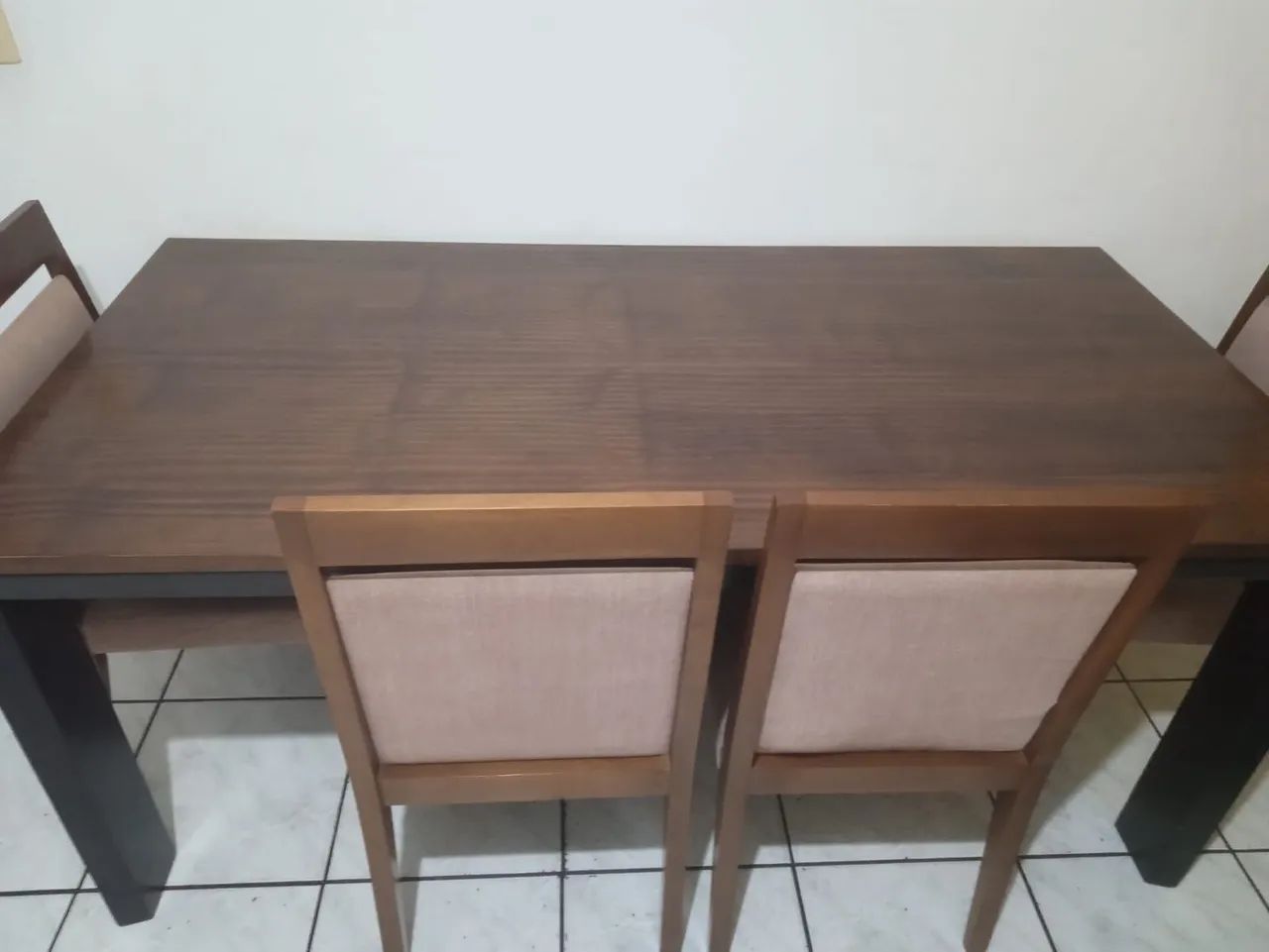 Mesa de Jantar com 6 Cadeiras - Linda e Espaçosa