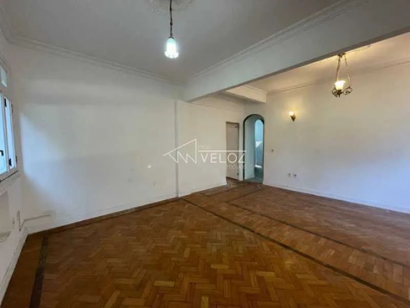 Apartamento : / Residencial / Glória 2