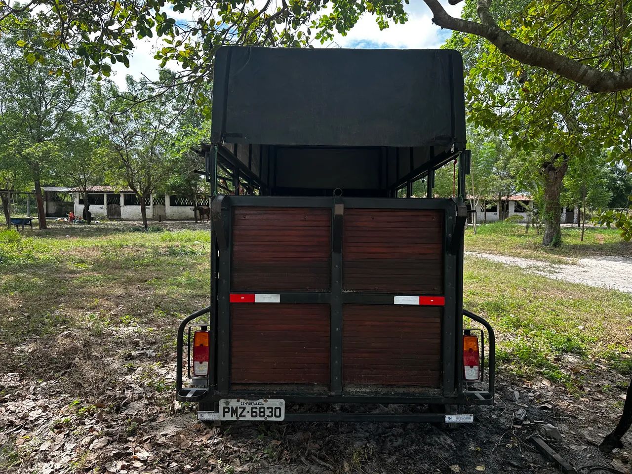 Reboque 2 eixos para 2 cavalos  - Foto 2